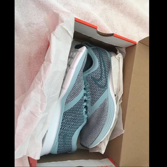 Women’s 🌸 Nike zoom strike shoes 🌸 - Picture 4 of 5